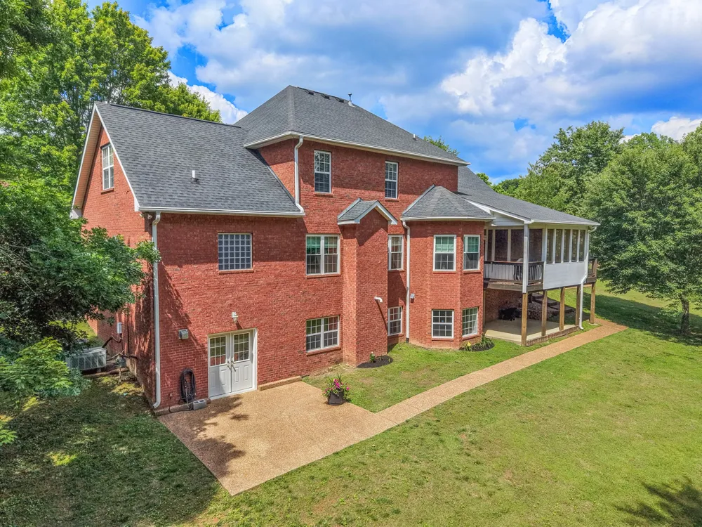 106 Meadowood Loop Burns, TN 37029
