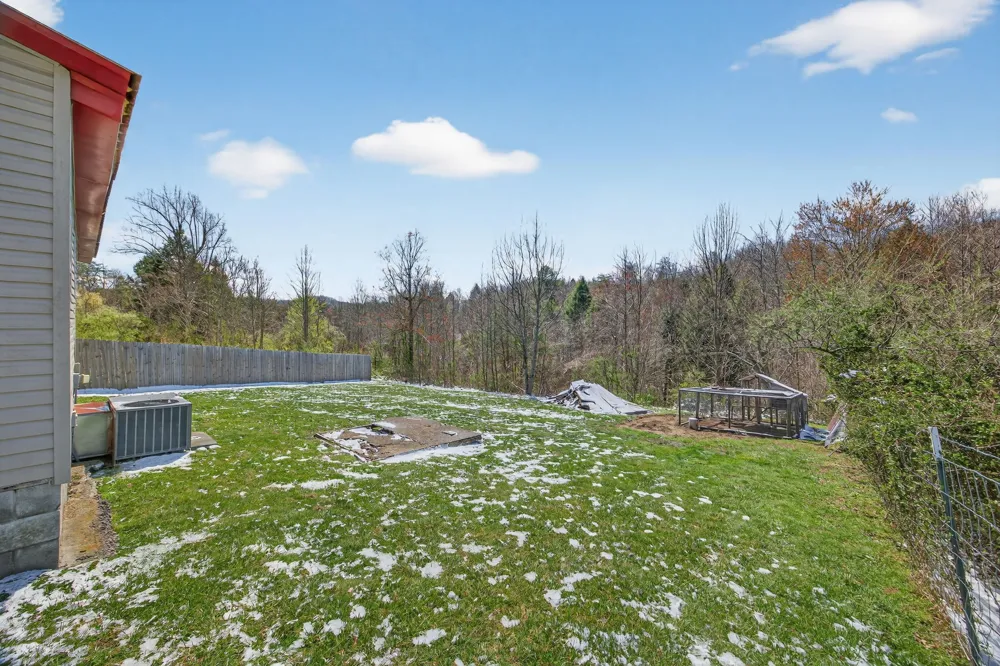 220 Pierce Ln Monterey, TN 38574