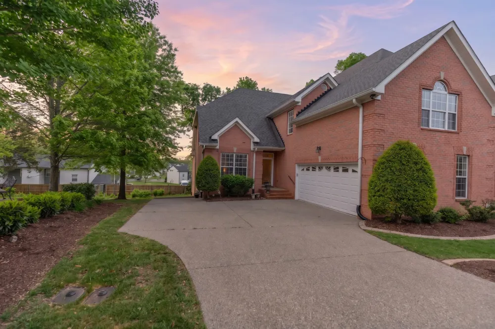 131 Belmont Cir Hendersonville, TN 37075