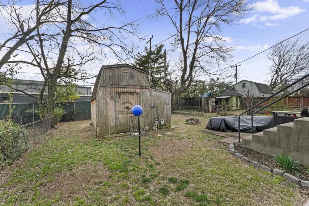 1995 COURT AVE Memphis, TN 38104