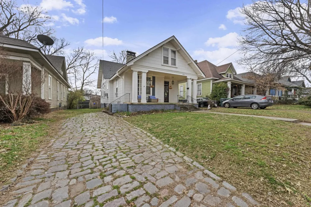 1995 COURT AVE Memphis, TN 38104