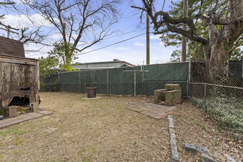 1995 COURT AVE Memphis, TN 38104