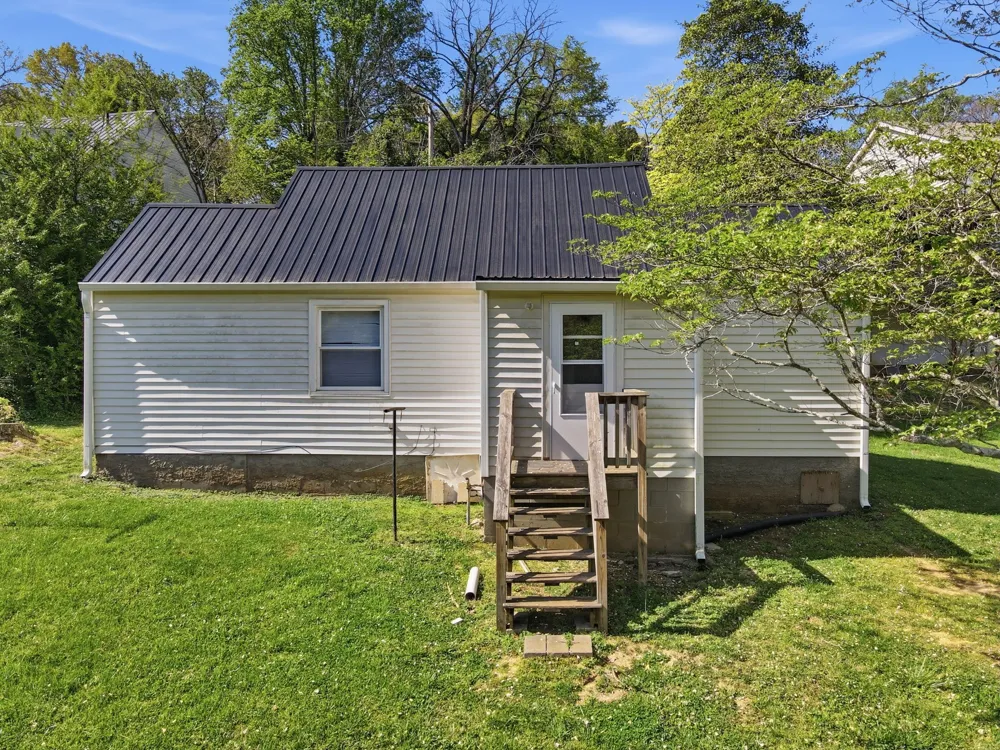 212 Westwood Dr McMinnville, TN 37110