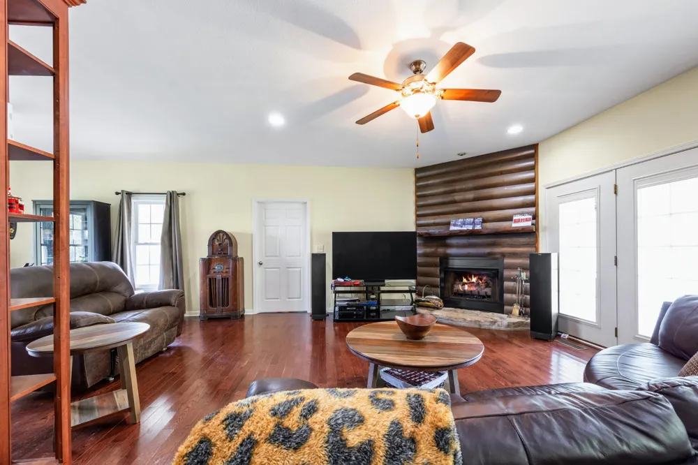 772 Salmon Branch Rd Erin, TN 37061