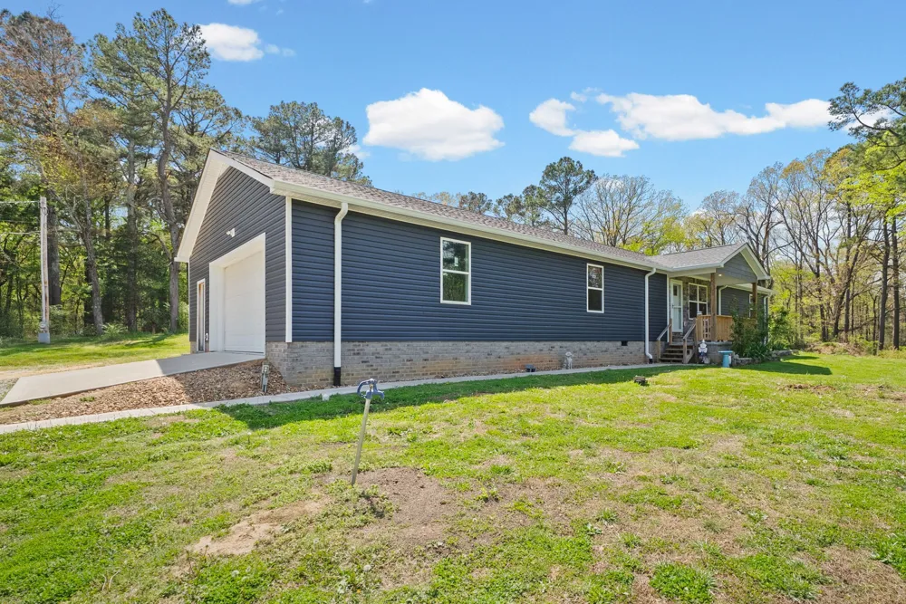 1549 Trace Creek Rd Mc Ewen, TN 37101