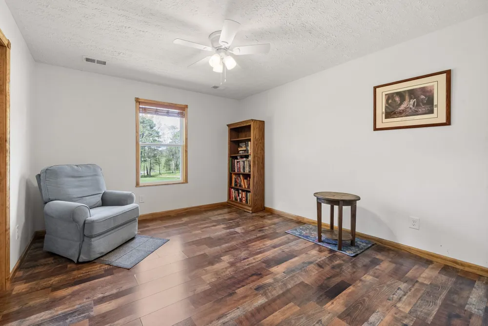 1549 Trace Creek Rd Mc Ewen, TN 37101