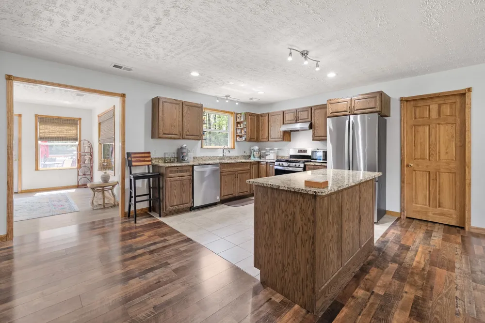 1549 Trace Creek Rd Mc Ewen, TN 37101