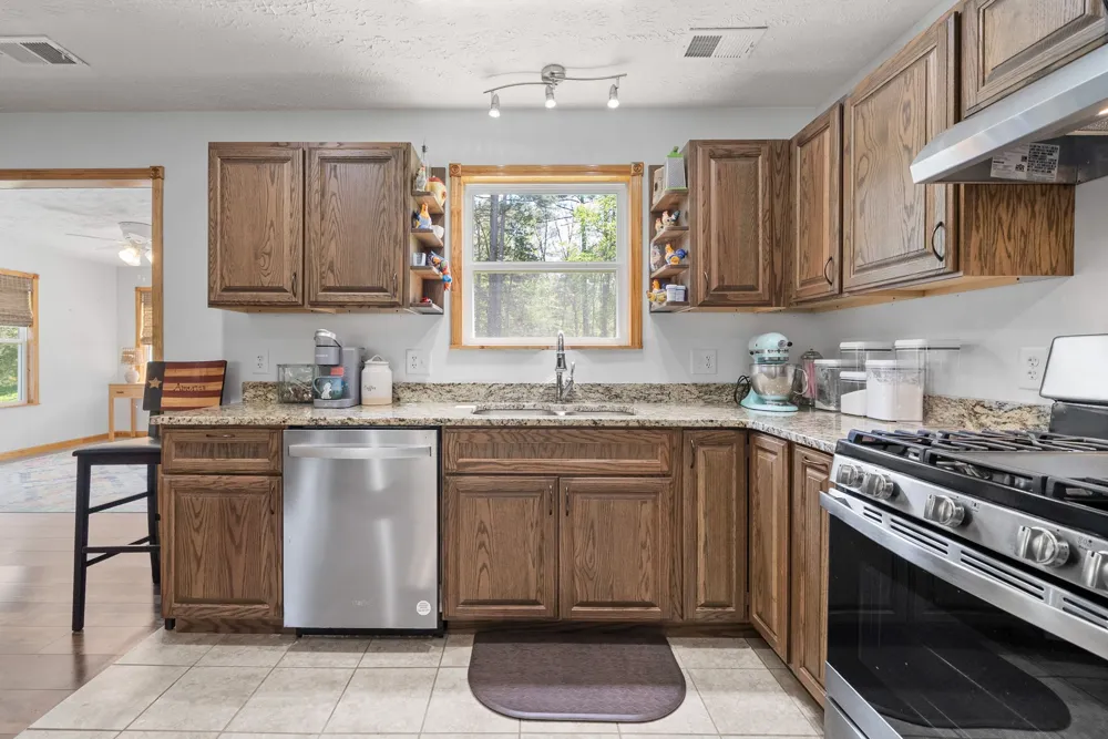 1549 Trace Creek Rd Mc Ewen, TN 37101