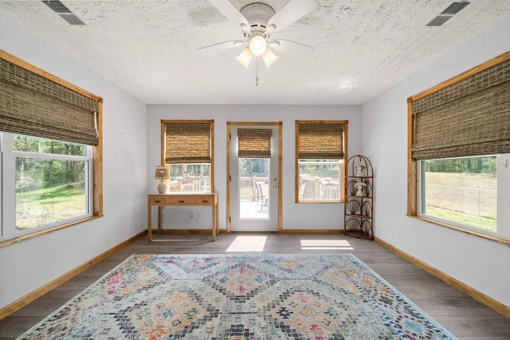 1549 Trace Creek Rd Mc Ewen, TN 37101