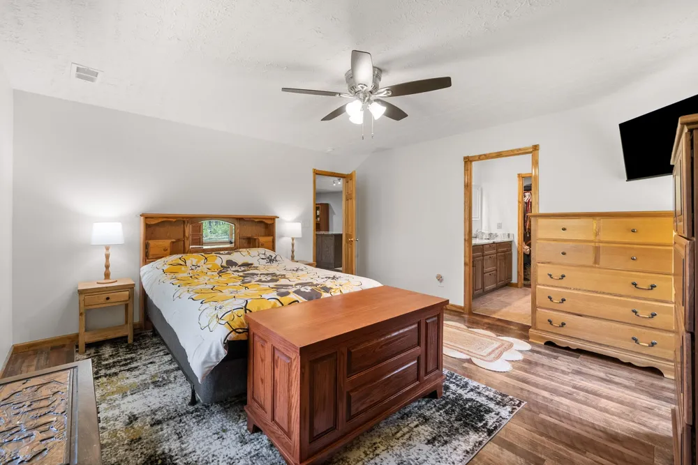 1549 Trace Creek Rd Mc Ewen, TN 37101