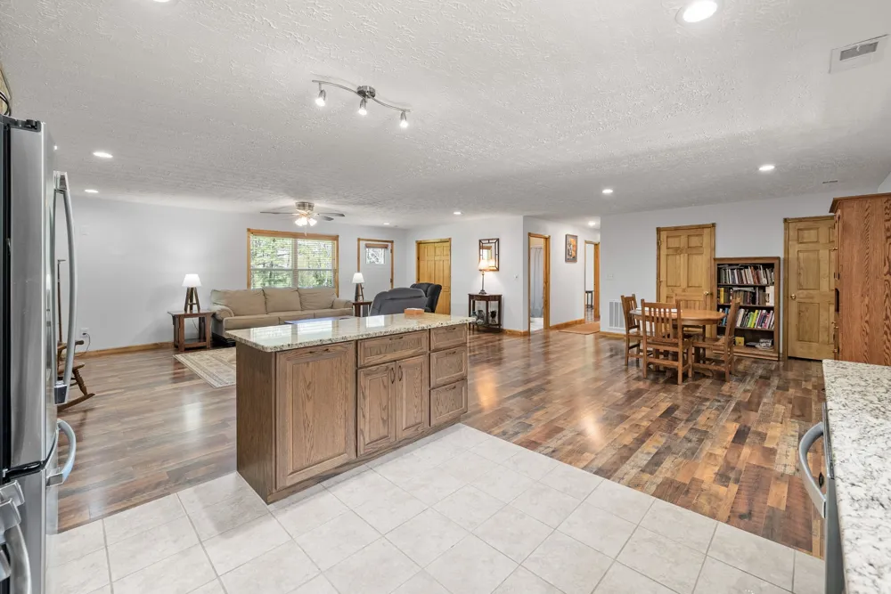 1549 Trace Creek Rd Mc Ewen, TN 37101