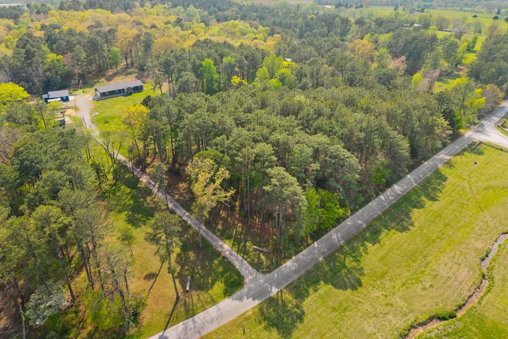 1549 Trace Creek Rd Mc Ewen, TN 37101