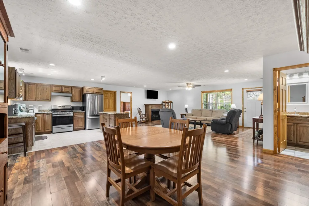 1549 Trace Creek Rd Mc Ewen, TN 37101