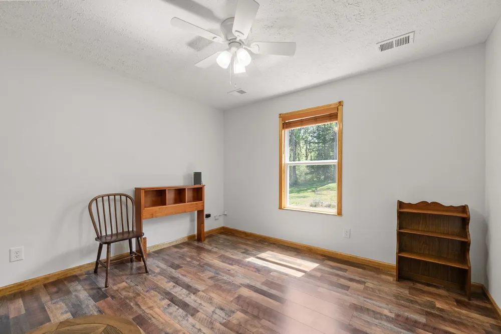 1549 Trace Creek Rd Mc Ewen, TN 37101