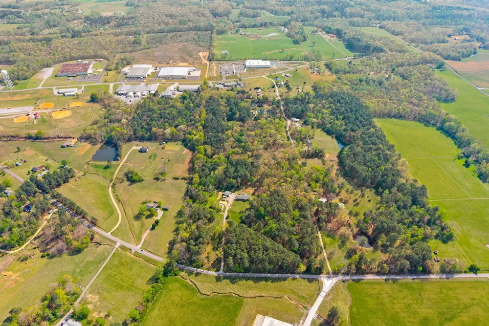 1549 Trace Creek Rd Mc Ewen, TN 37101