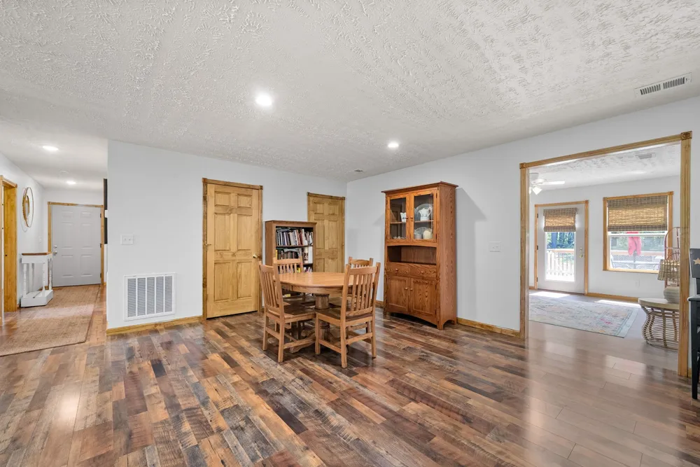1549 Trace Creek Rd Mc Ewen, TN 37101
