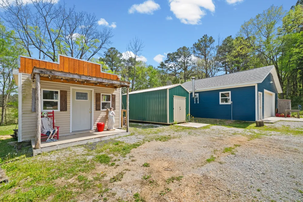 1549 Trace Creek Rd Mc Ewen, TN 37101