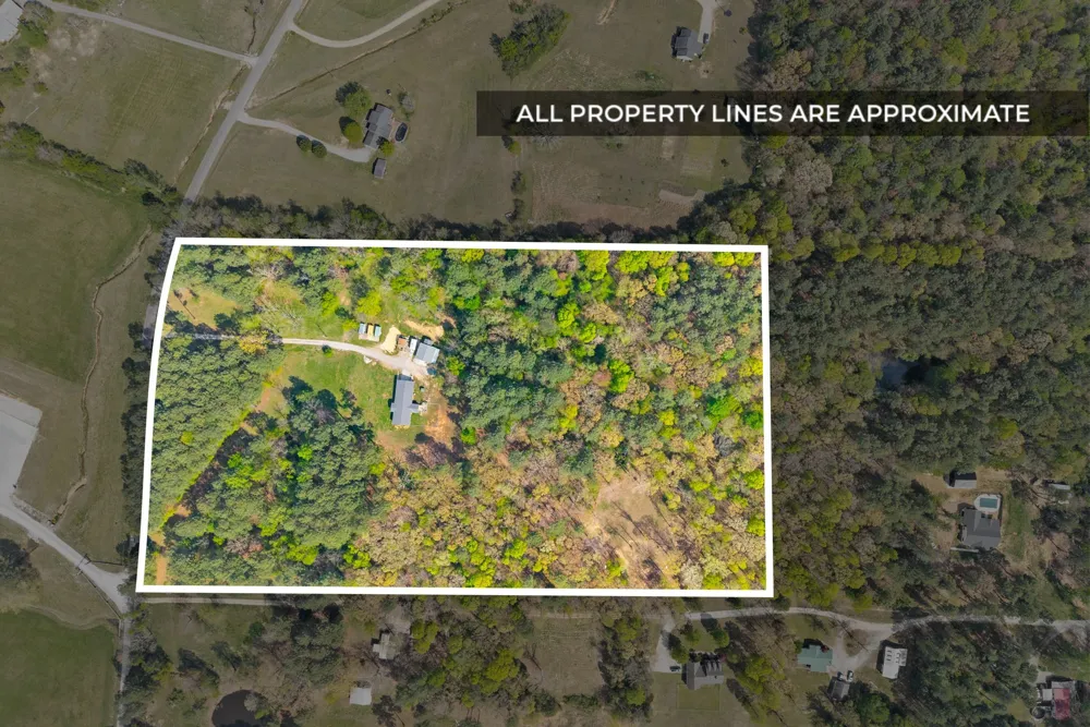 1549 Trace Creek Rd Mc Ewen, TN 37101