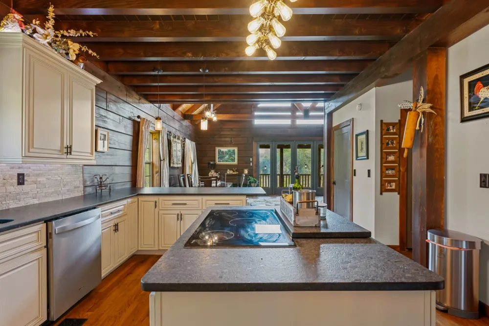 4818 Ensor Hollow Rd Buffalo Valley, TN 38548