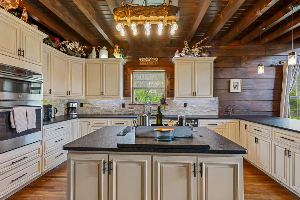 4818 Ensor Hollow Rd Buffalo Valley, TN 38548