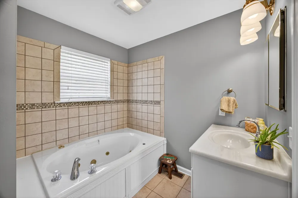 9680 Slippery Elm Ln Soddy Daisy, TN 37379