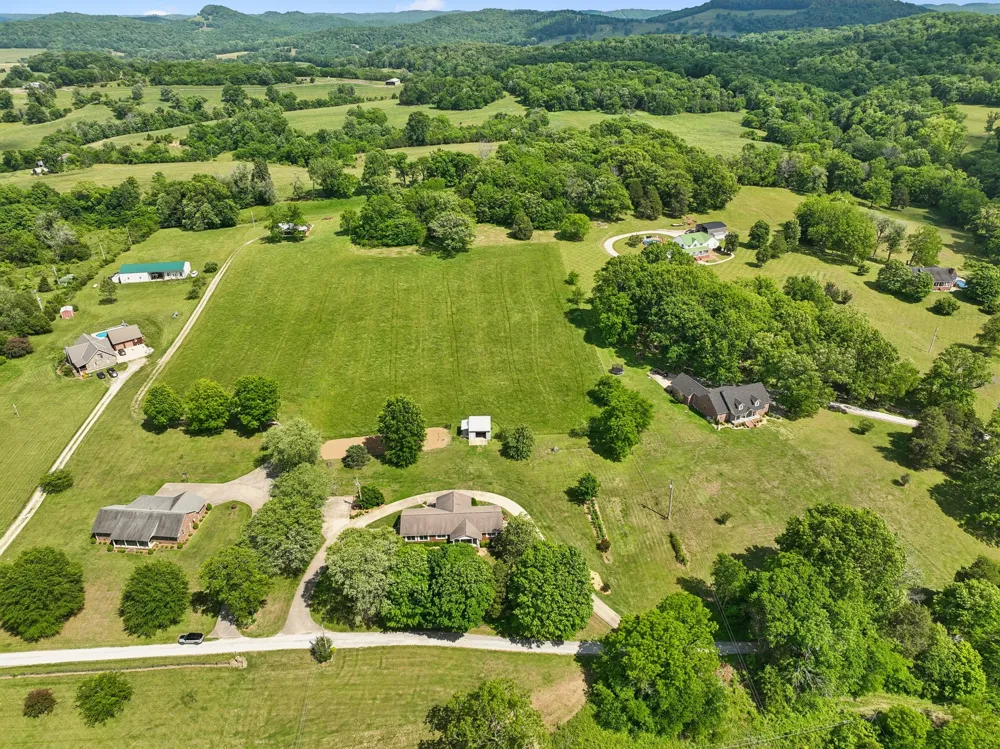 12 Charles Apple Ln Brush Creek, TN 38547