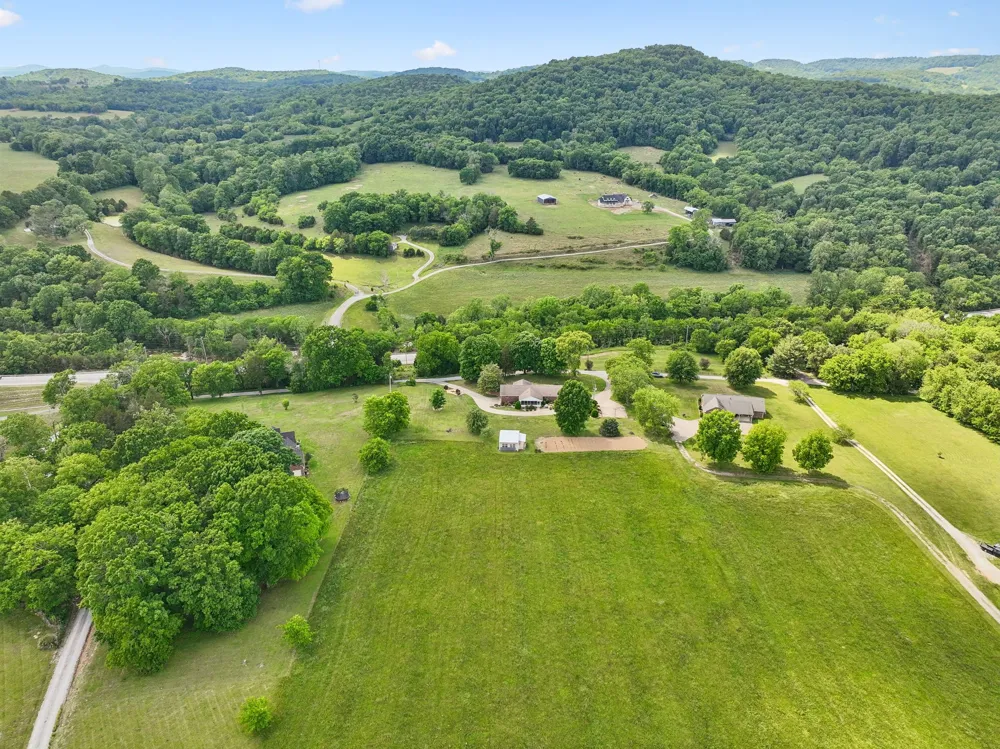 12 Charles Apple Ln Brush Creek, TN 38547