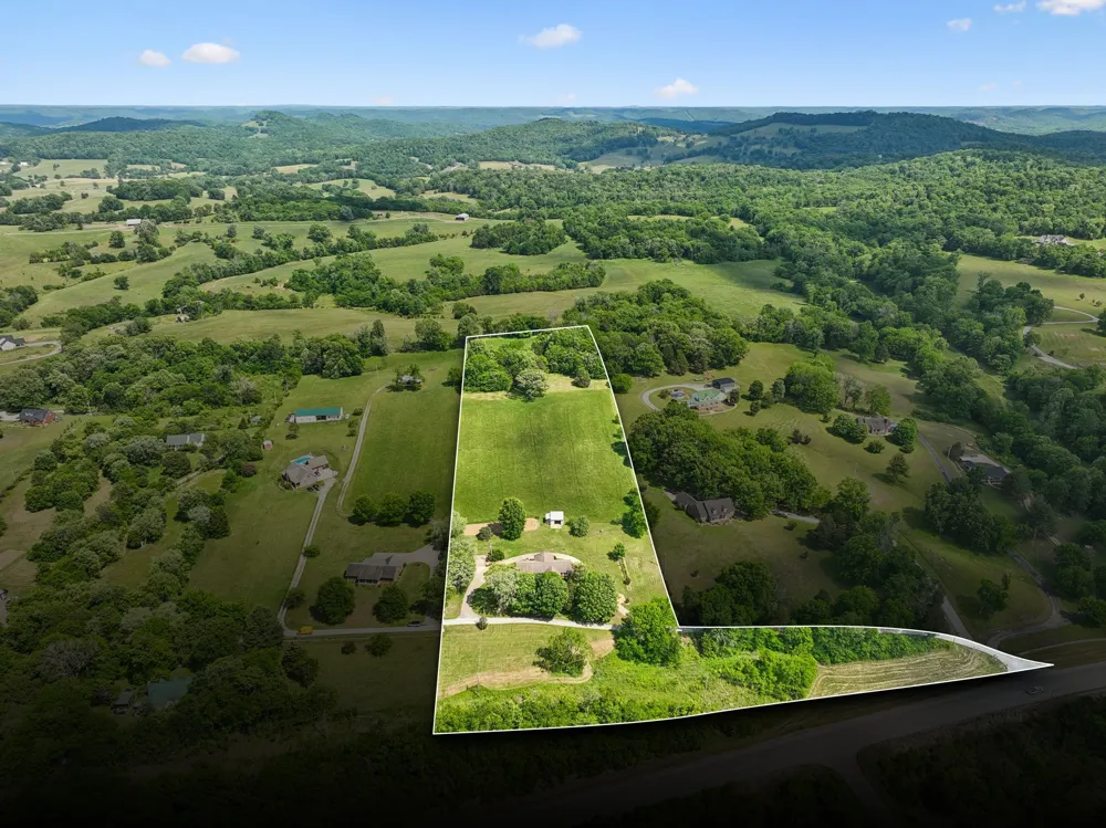 12 Charles Apple Ln Brush Creek, TN 38547