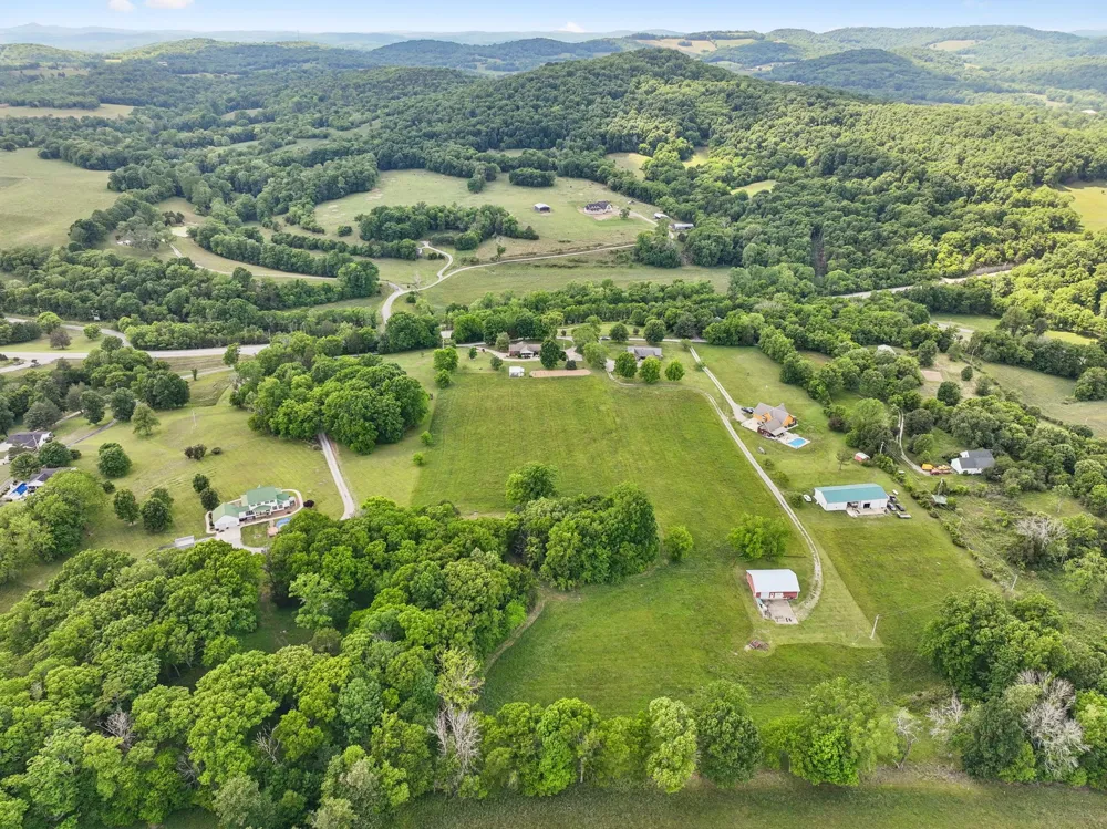 12 Charles Apple Ln Brush Creek, TN 38547