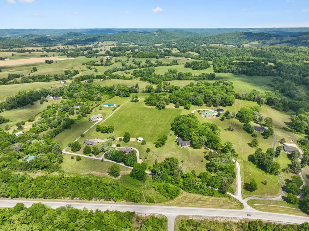 12 Charles Apple Ln Brush Creek, TN 38547
