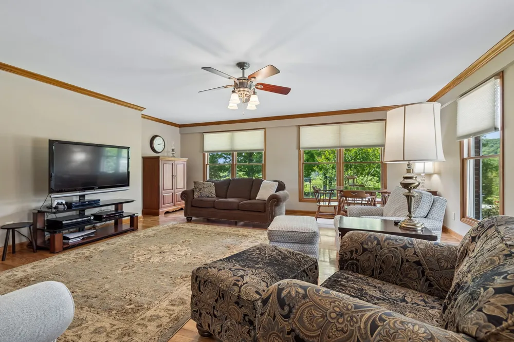 12 Charles Apple Ln Brush Creek, TN 38547