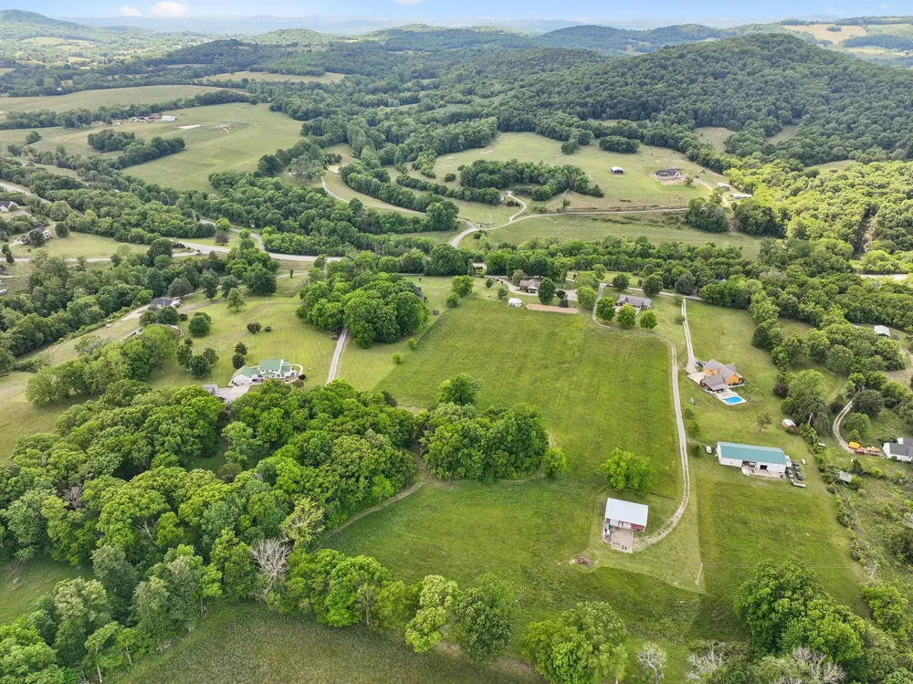 12 Charles Apple Ln Brush Creek, TN 38547