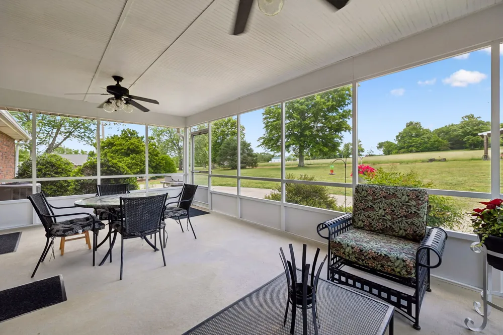 12 Charles Apple Ln Brush Creek, TN 38547