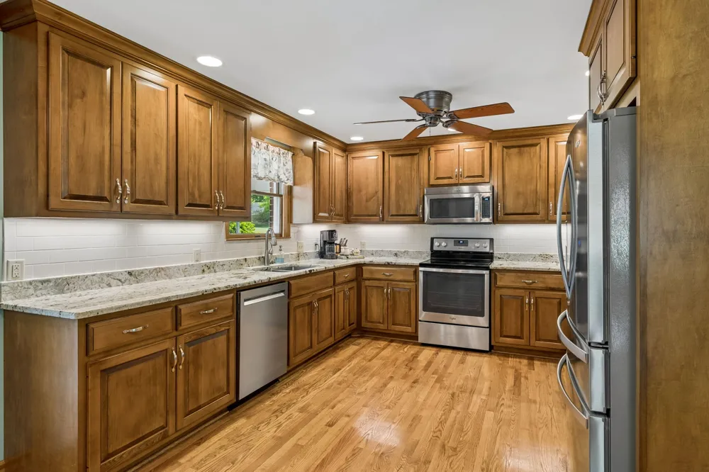 12 Charles Apple Ln Brush Creek, TN 38547