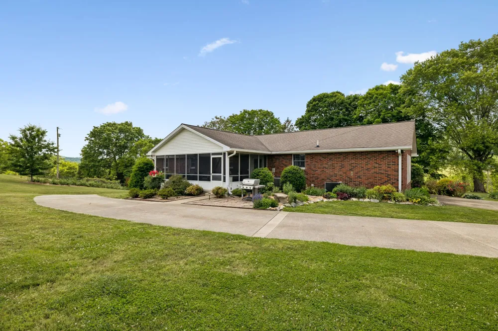12 Charles Apple Ln Brush Creek, TN 38547
