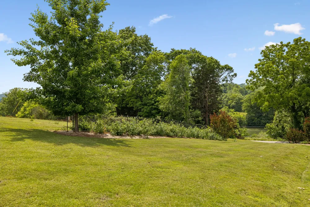 12 Charles Apple Ln Brush Creek, TN 38547