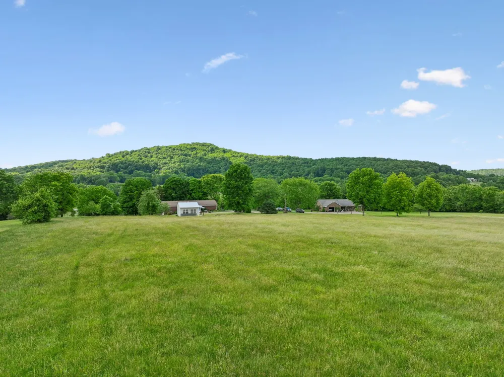 12 Charles Apple Ln Brush Creek, TN 38547