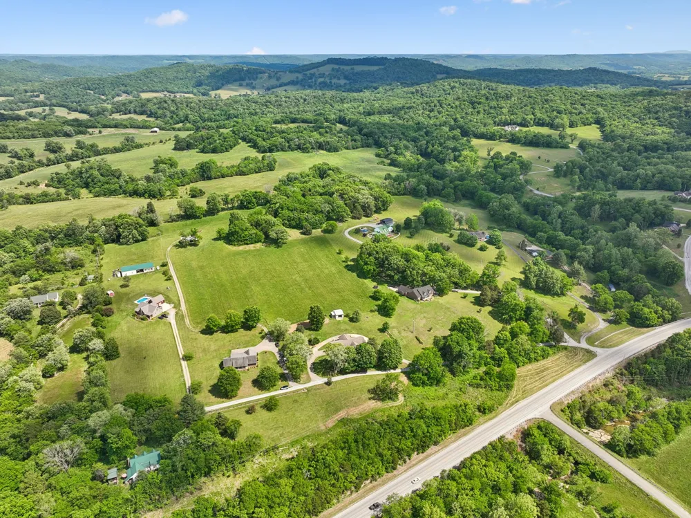 12 Charles Apple Ln Brush Creek, TN 38547