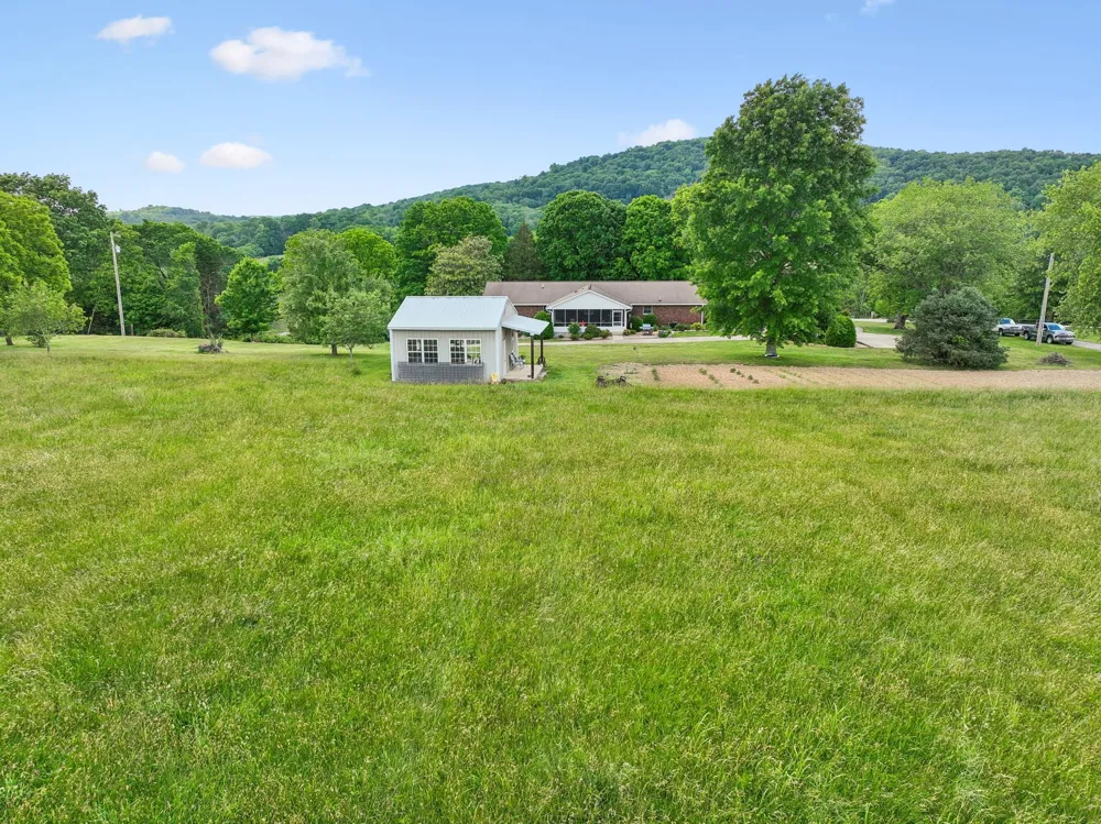 12 Charles Apple Ln Brush Creek, TN 38547