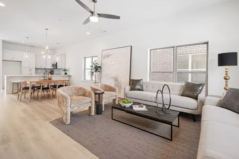 207B Folsom Pass