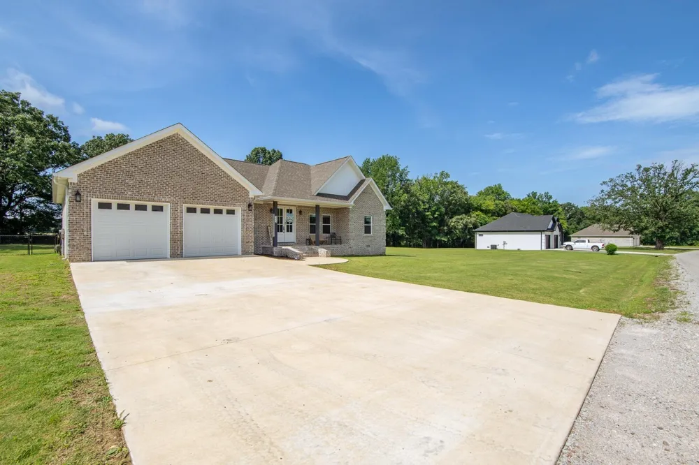 225 CORDOVA CV Savannah, TN 38372