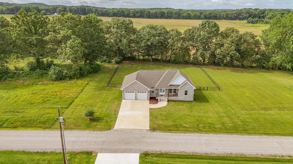 225 CORDOVA CV Savannah, TN 38372