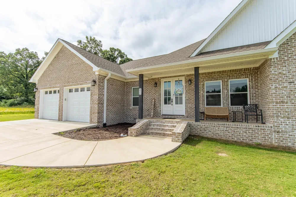 225 CORDOVA CV Savannah, TN 38372