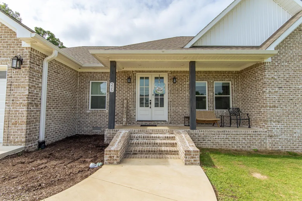 225 CORDOVA CV Savannah, TN 38372