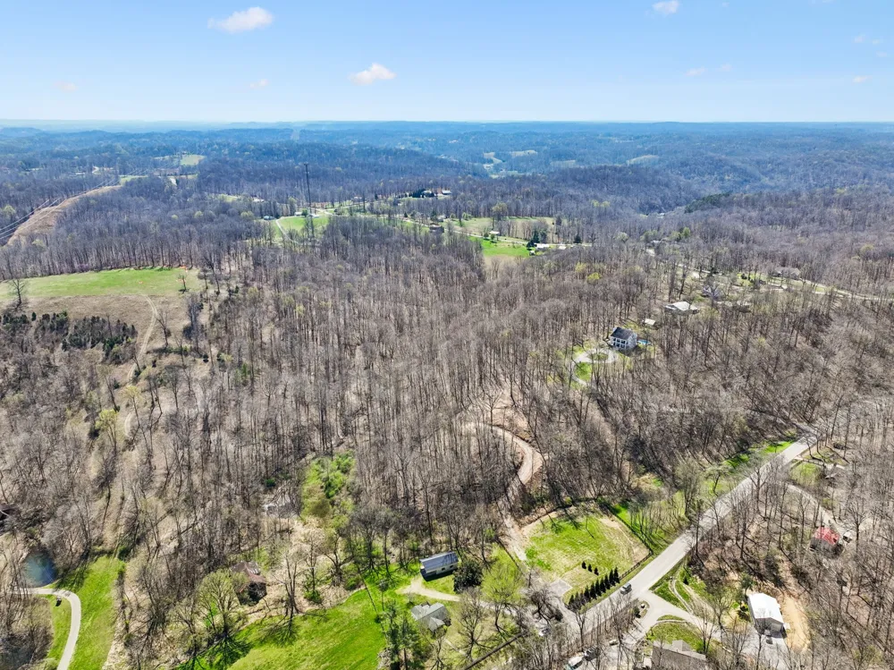 3819 Bear Creek Rd Thompsons Station, TN 37179