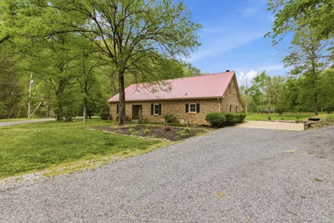580 Defeated Creek Rd