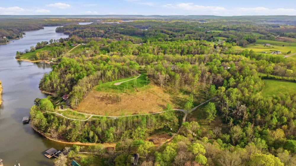 2T Barnes Lane Lynchburg, TN 37352