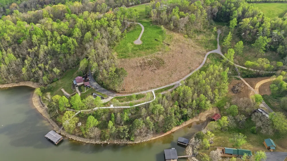 2T Barnes Lane Lynchburg, TN 37352