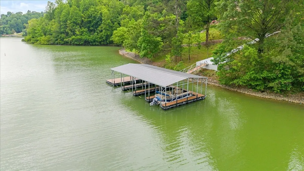 2T Barnes Lane Lynchburg, TN 37352