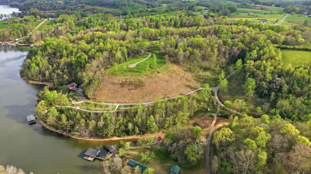 2T Barnes Lane Lynchburg, TN 37352